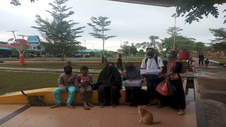 HIMA MPI Berjualan Takjil Untuk Berbuka Puasa di Taman Batu 10 Tanjungpinang
