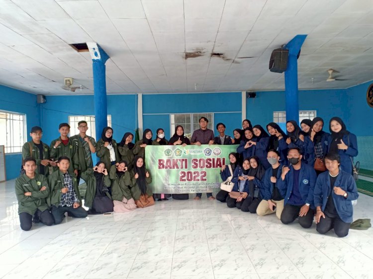 Mahasiswa STAIN SAR Bersama Mahasiswa Manajemen STIE Pembangunan Berbagi Puluhan Paket Sembako di Kampung Kolam